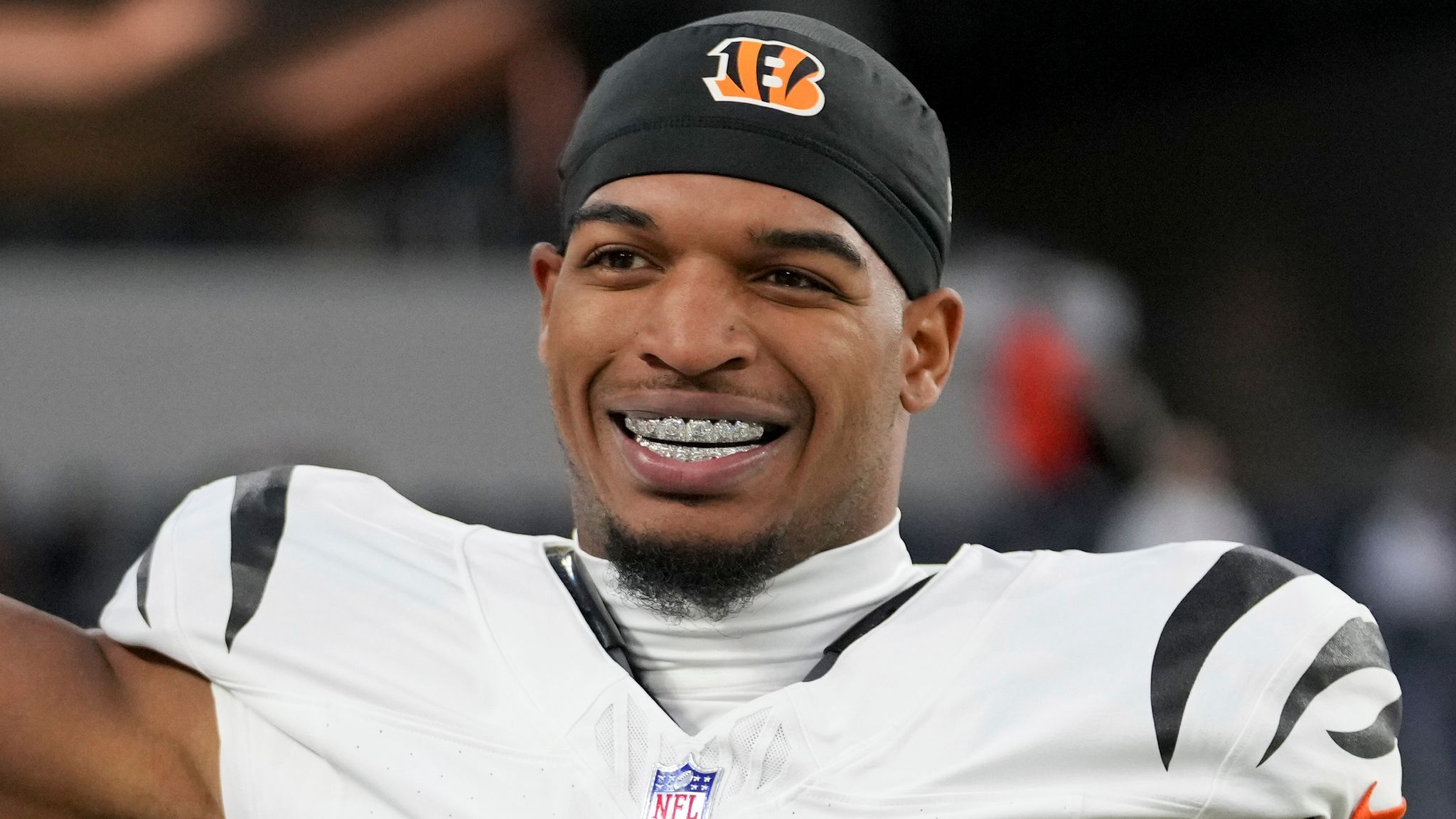 Ja’Marr Chase’s ugly swing in softball game gets hilariously ridiculed